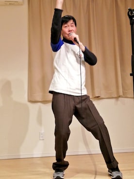 「ラグランTシャツ」｜「アイテム（スラックス）」を使った、たなこう たなおさん（メンズ・175cm）の春コーディネート