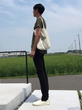 「Acne Studios（アクネストゥディオズ）のアイテム（パンツ）」を使った、蚊取り豚。さん（メンズ・184cm）の夏コーディネート