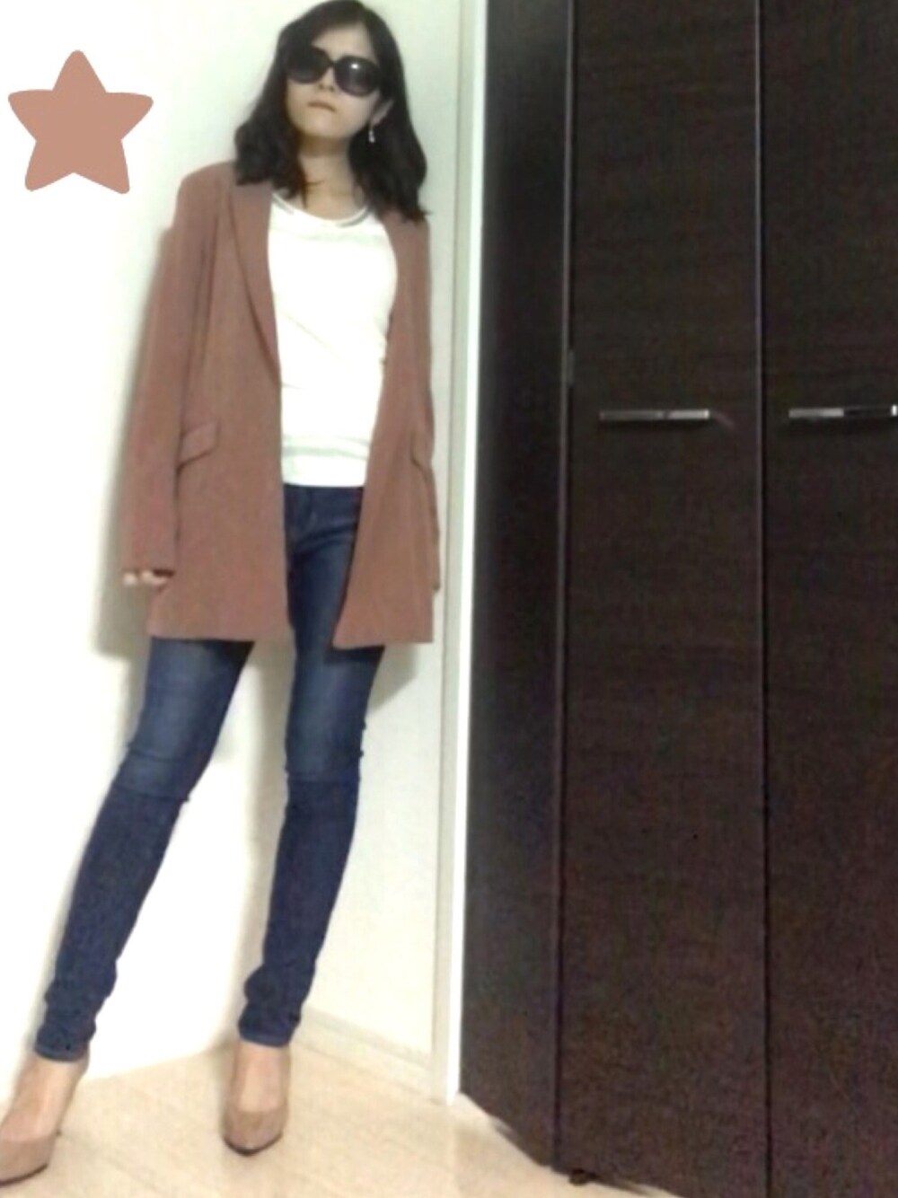 「秋冬コーデ、オトナカジュアル、キレイめ、相互フォロー、フォロバ、きれいめカジュアル、オフィスカジュアル、通勤コーデ、今日のコーデ、スキニーデニム」｜「UNIQLOのアイテム（テーラードジャケット、ブラウン系）」を使った、みやこ［フォロー返します］さん（レディース・156cm）の冬コーディネートの1枚目の写真