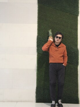 「Abercrombie&Fitch（アバークロンビーアンドフィッチ）のアイテム（ニット/セーター）」を使った、霂晓さん（メンズ・177cm）の冬コーディネート