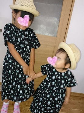 「BRANSHES（ブランシェス）のブーケ柄半袖ワンピース（ワンピース、ブラック系）」を使った、onikuさん（キッズ・130cm）の夏コーディネート