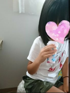 「THE SHOP TK （ザ ショップ ティーケー ）のバレエシューズプリントTシャツ（Tシャツ/カットソー、ホワイト系）」を使った、onikuさん（キッズ・130cm）の夏コーディネート