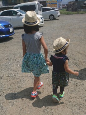 「green label relaxing（グリーンレーベルリラクシング）の【キッズ】GLR ボタニカルガラ ワンピース（ワンピース、ブルー系）」を使った、onikuさん（キッズ・130cm）の夏コーディネート