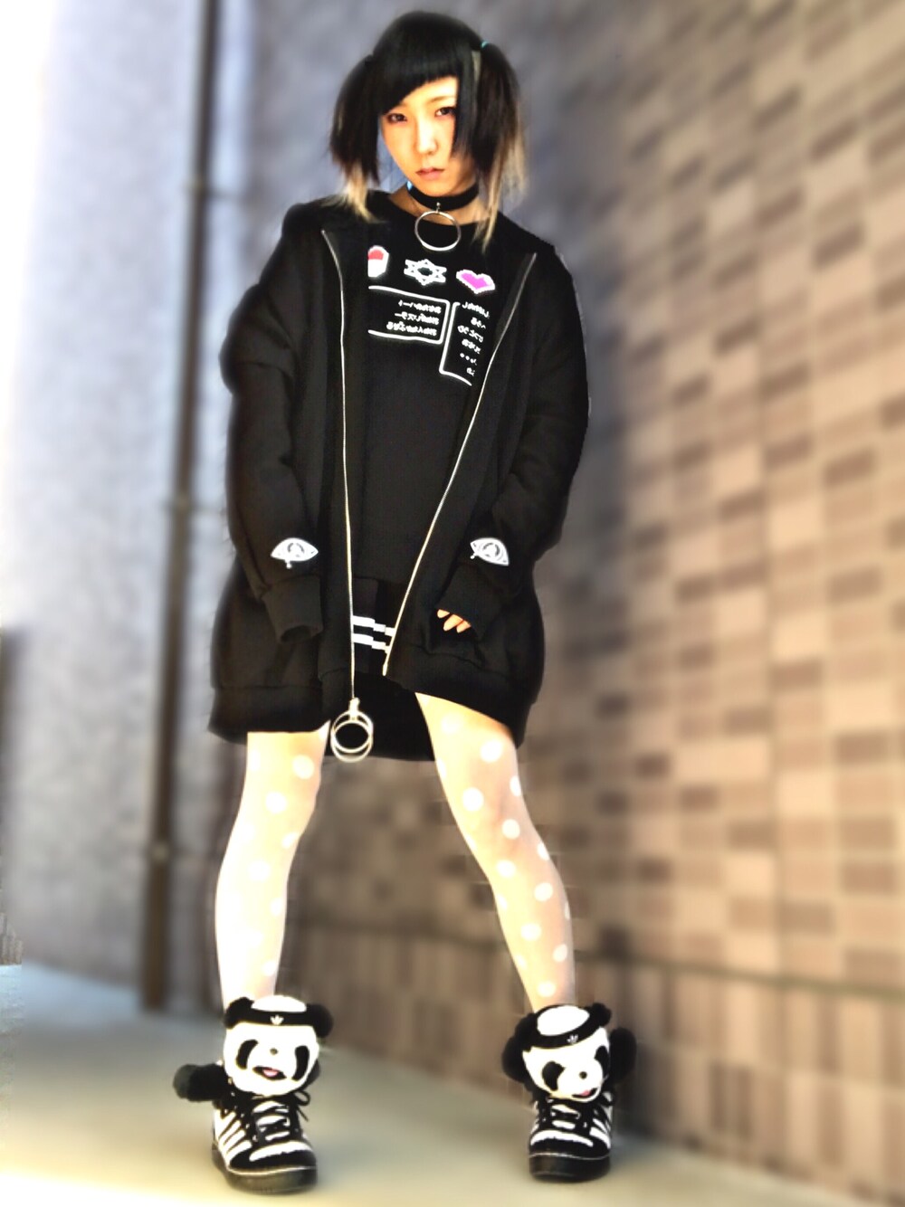 「やみゆめえいとびっと、KRY、ニュリカデリック、ぬいぐるみスニーカー、パンダ、サブカル、病みかわいい、原宿、ぼくのせかい」｜「やみゆめえいとびっとのアイテム（スウェット、ブラック系）」を使った、みみたろうさん（レディース・166cm）の春コーディネートの1枚目の写真