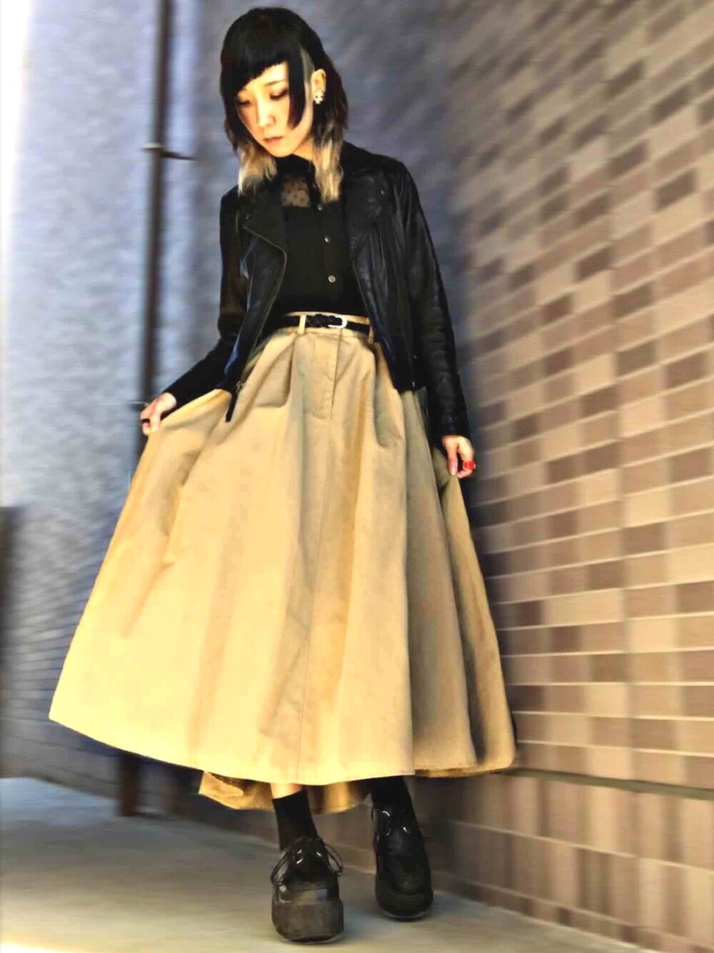 「オトナカジュアル、春コーデ、レザージャケット、ロングスカート、カジュアル、水玉、シースルーブラウス、厚底、ぼくのせかい」｜「ems exciteのアイテム（シャツ/ブラウス、ブラック系）」を使った、みみたろうさん（レディース・166cm）の春コーディネートの1枚目の写真
