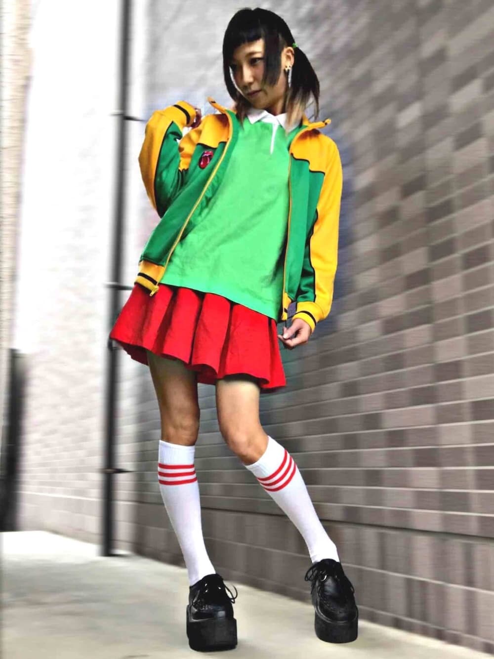 「スポーツミックス、ミニスカート、厚底、ハイソックス、ローリングストーンズ、春コーデ、ラインソックス、原宿、Kawaii、ぼくのせかい」｜「VANのアイテム（ポロシャツ、グリーン系）」を使った、みみたろうさん（レディース・166cm）の春コーディネートの1枚目の写真