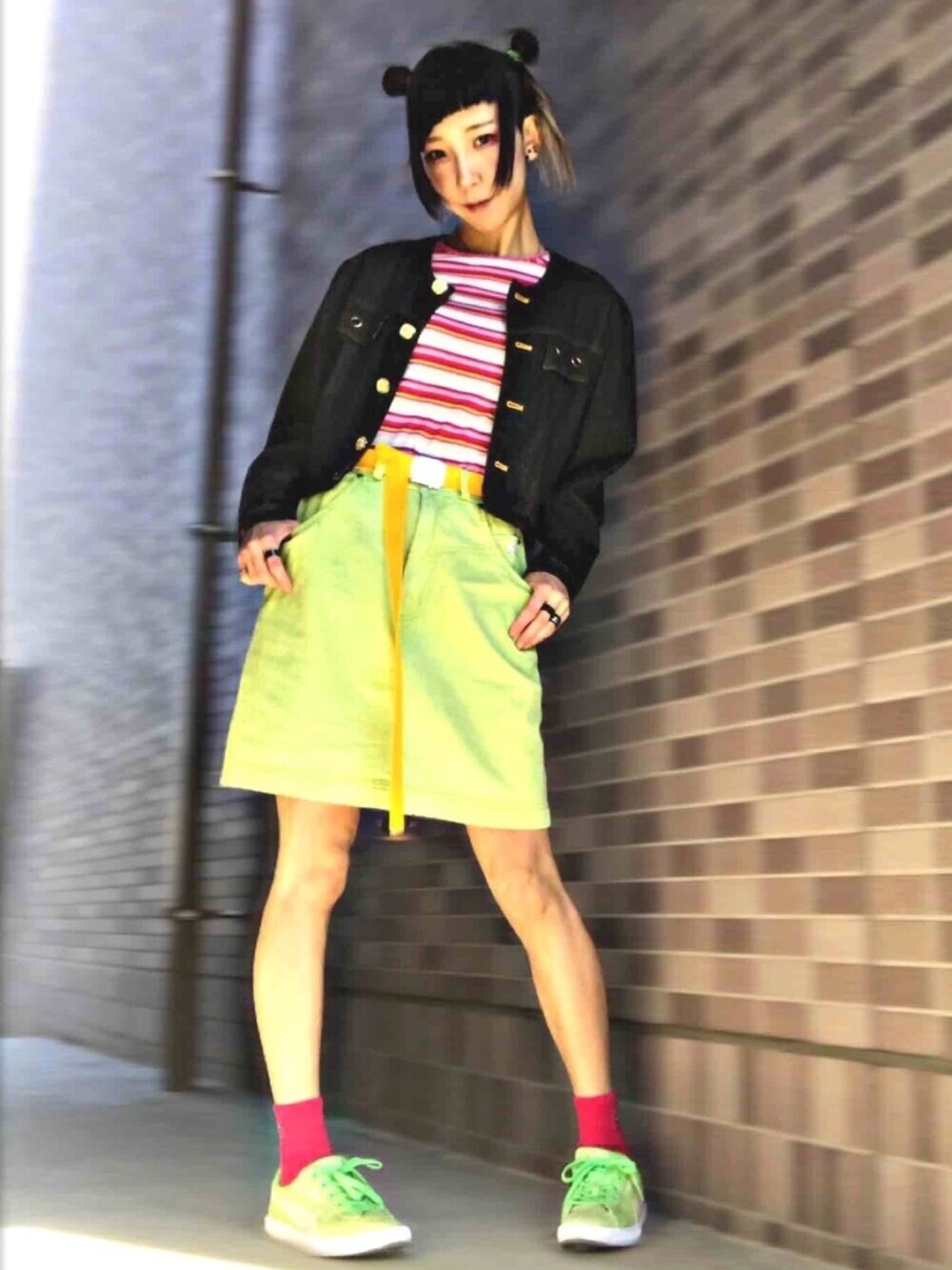 「平成最後のWEARISTAセンバツ、春コーデ、パステルカラー、ミニスカート、お団子ヘアー、ノーカラーデニムジャケット、カラフル、派手、原宿、ぼくのせかい」｜「GAPのアイテム（Tシャツ/カットソー、ピンク系）」を使った、みみたろうさん（レディース・166cm）の春コーディネートの1枚目の写真