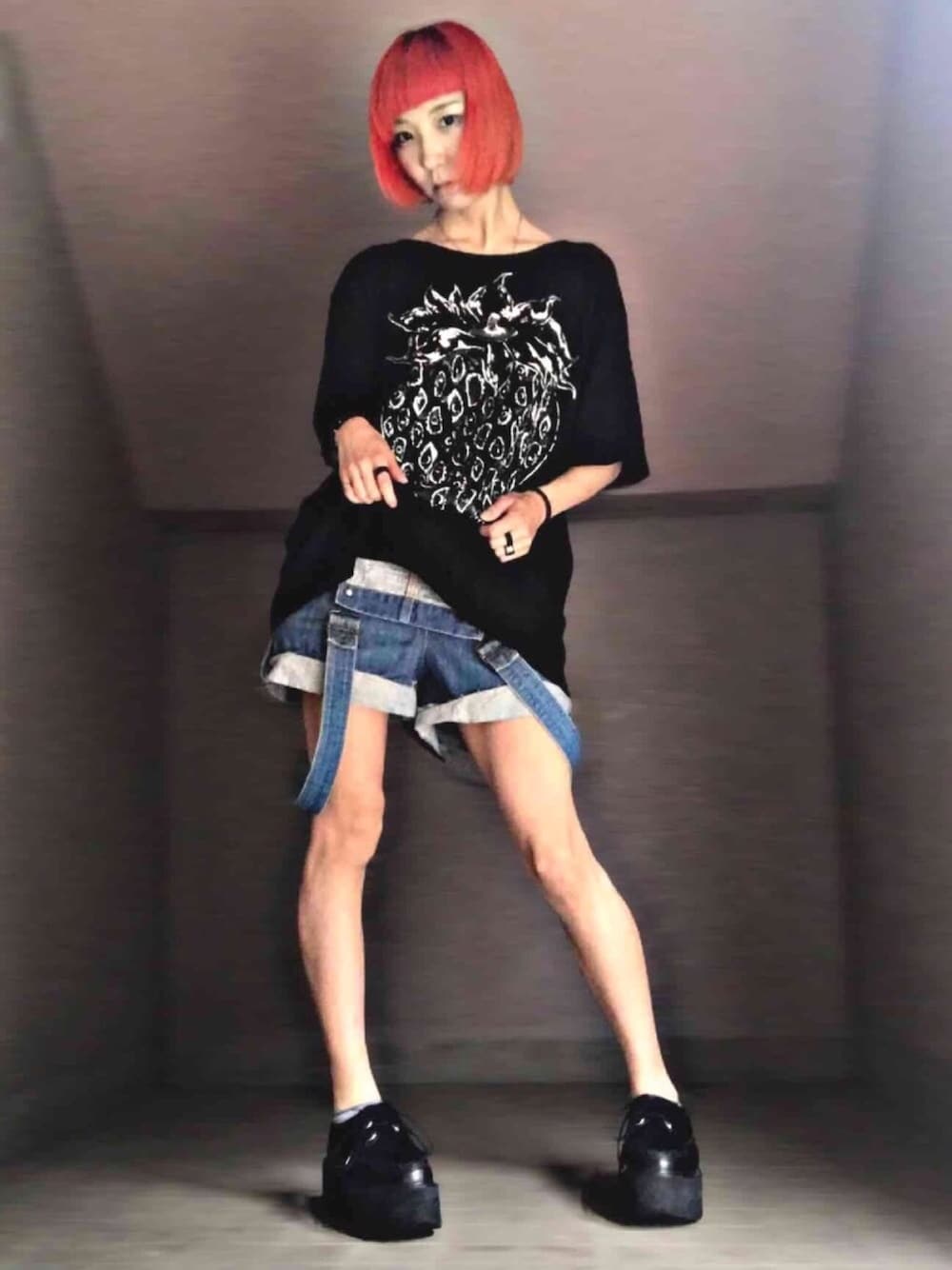 「サブカル、NEW HAIR、サロペット、ビッグT、目苺、FAR★STAR、厚底、ラバーソール、ぼくのせかい」｜「AS KNOW AS PINKYのアイテム（サロペット/オーバーオール、ブルー系）」を使った、みみたろうさん（レディース・166cm）の夏コーディネートの1枚目の写真