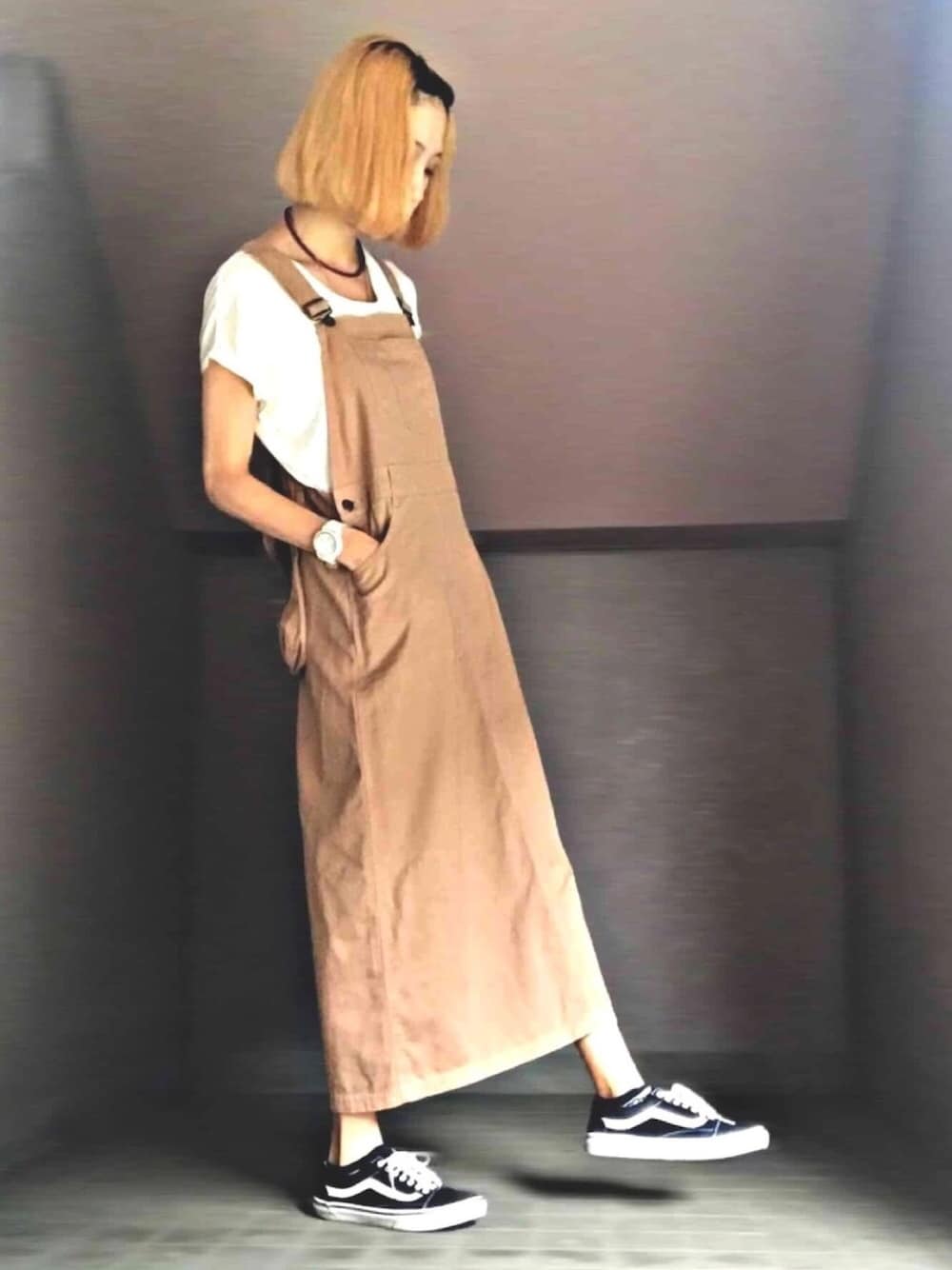 「楽チンコーデ、ガーリー、大人ガーリー、カジュアル、ガーリーカジュアル、古着、oldskool、オーバースカート、サロペットスカート、ぼくのせかい」｜「UNIQLOのドレープクルーネックＴ（半袖）（Tシャツ/カットソー、ホワイト系）」を使った、みみたろうさん（レディース・166cm）の夏コーディネートの1枚目の写真