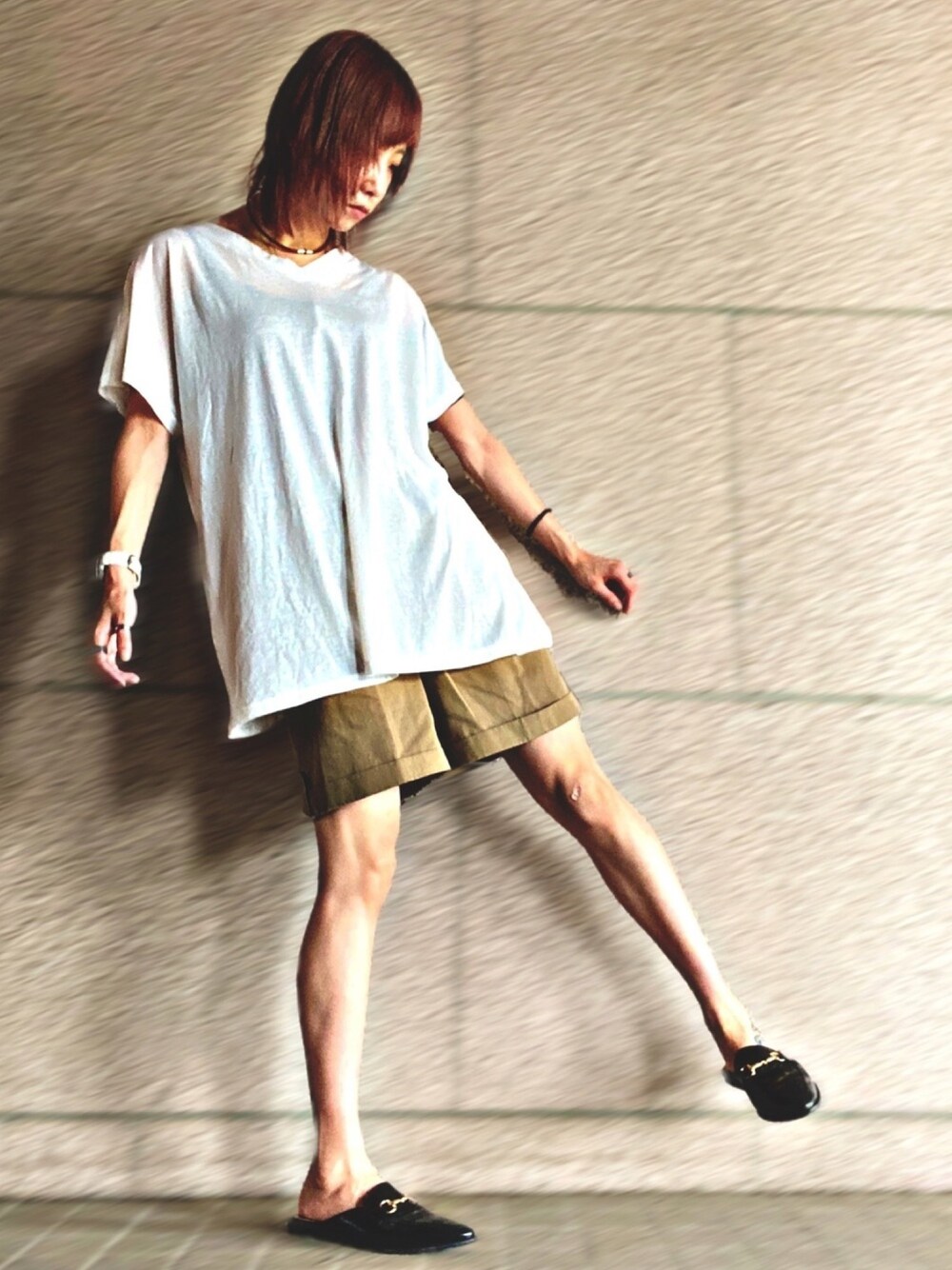 「ストリート、古着、カジュアル、ハーフパンツ、大人カジュアル、楽チンコーデ、オーバーサイズ、夏コーデ、シンプル、ぼくのせかい」｜「unknownのアイテム（Tシャツ/カットソー、ホワイト系）」を使った、みみたろうさん（レディース・166cm）の夏コーディネートの1枚目の写真