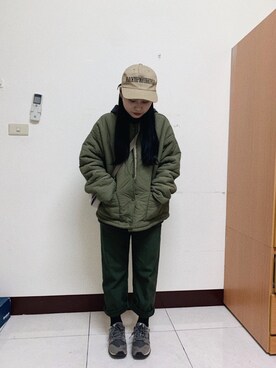 「NEW BALANCE（ニューバランス）のアイテム（スニーカー、グレー系）」を使った、徐汶さん（レディース）の冬コーディネート