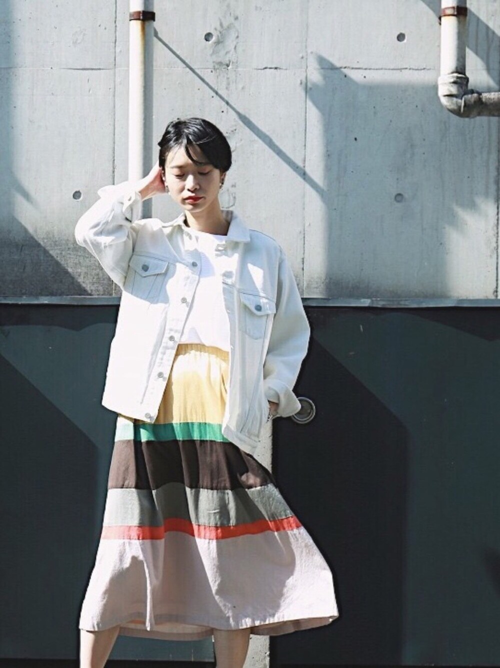 「春、カジュアル、オトナカジュアル、マルチボーダー、ギャザースカート、ロングスカート、Gジャン、サーマル、はるコーデ、ootd」｜「FIL DE FERのコットンサーマル クルーネックTシャツ（Tシャツ/カットソー、ホワイト系）」を使った、watanabe.さん（レディース・163cm）の冬コーディネートの1枚目の写真