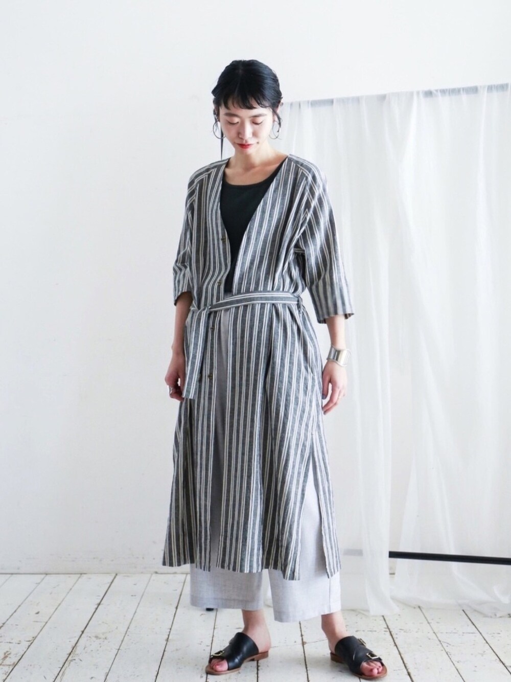 「休日スタイル、カジュアル、spring、ラクチンコーデ、ストライプ、ワイドパンツ、ゆるコーデ、グレー、ラフスタイル、ootd」｜「FIL DE FERのT/Rスパン ８分丈パンツ（その他パンツ、グレー系）」を使った、watanabe.さん（レディース・163cm）の春コーディネートの1枚目の写真