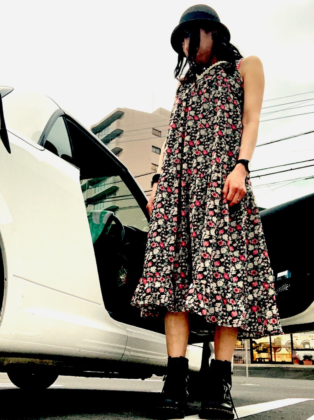 「キャミワンピ、古着、休日スタイル、夏」｜「USEDのアイテム（ワンピース/ドレス、ブラック系）」を使った、mimiho*deathさん（レディース・167cm）の春コーディネートの1枚目の写真