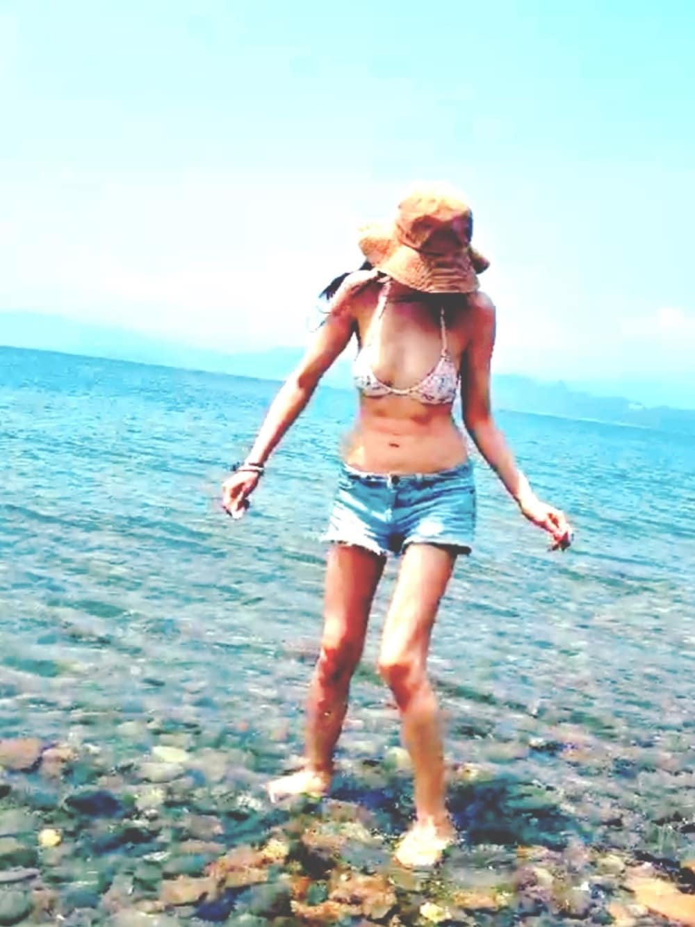 「ビキニ、海水浴、夏」｜「DAISOのアイテム（サンダル、グリーン系）」を使った、mimiho*deathさん（レディース・167cm）の夏コーディネートの1枚目の写真