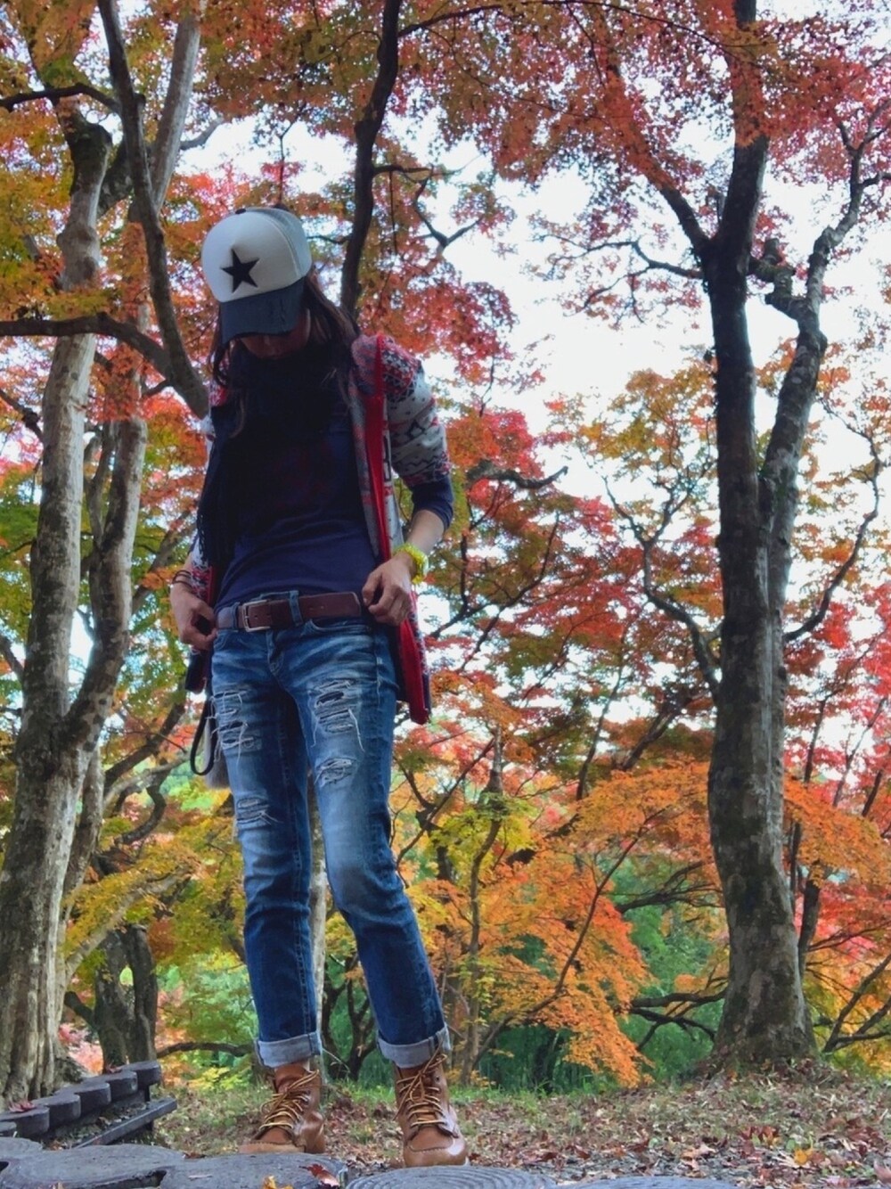「1人ドライブ、紅葉、ラクチンコーデ」｜「ilililyのアイテム（キャップ、ホワイト系）」を使った、mimiho*deathさん（レディース・167cm）の秋コーディネートの1枚目の写真