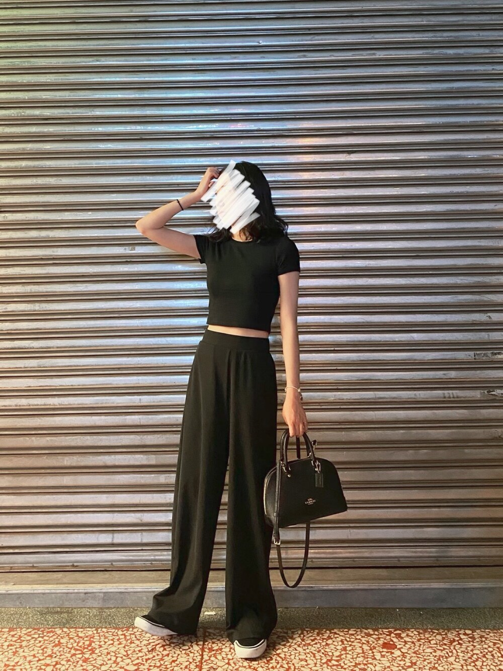 「COACHのアイテム（トートバッグ、ブラック系）」を使った、Tobyさん（レディース・154cm）の秋コーディネートの1枚目の写真