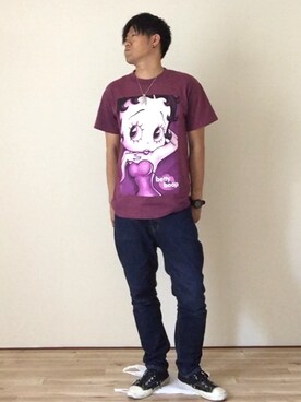 デニムパンツを使った 紫tシャツ のメンズ人気ファッションコーディネート Wear