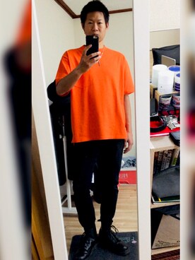 ブーツを使った オレンジtシャツ のメンズ人気ファッションコーディネート Wear