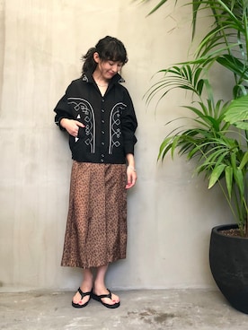 「PUBLUX（パブリュクス）のアイテム（スカート）」を使った、尾崎こずえさん（レディース・167cm）の春コーディネート