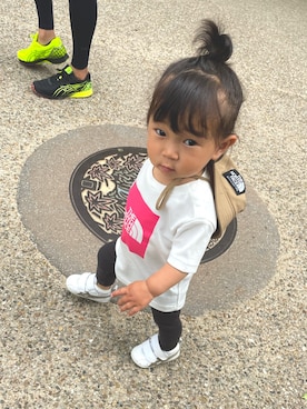 「ASICS（アシックス）のasics アシックス ファブレファーストSL3 (12-135) TUF123 0195 ホワイト/CPGL（スニーカー）」を使った、NANAmama⭐︎さん（キッズ・70cm）の春コーディネート