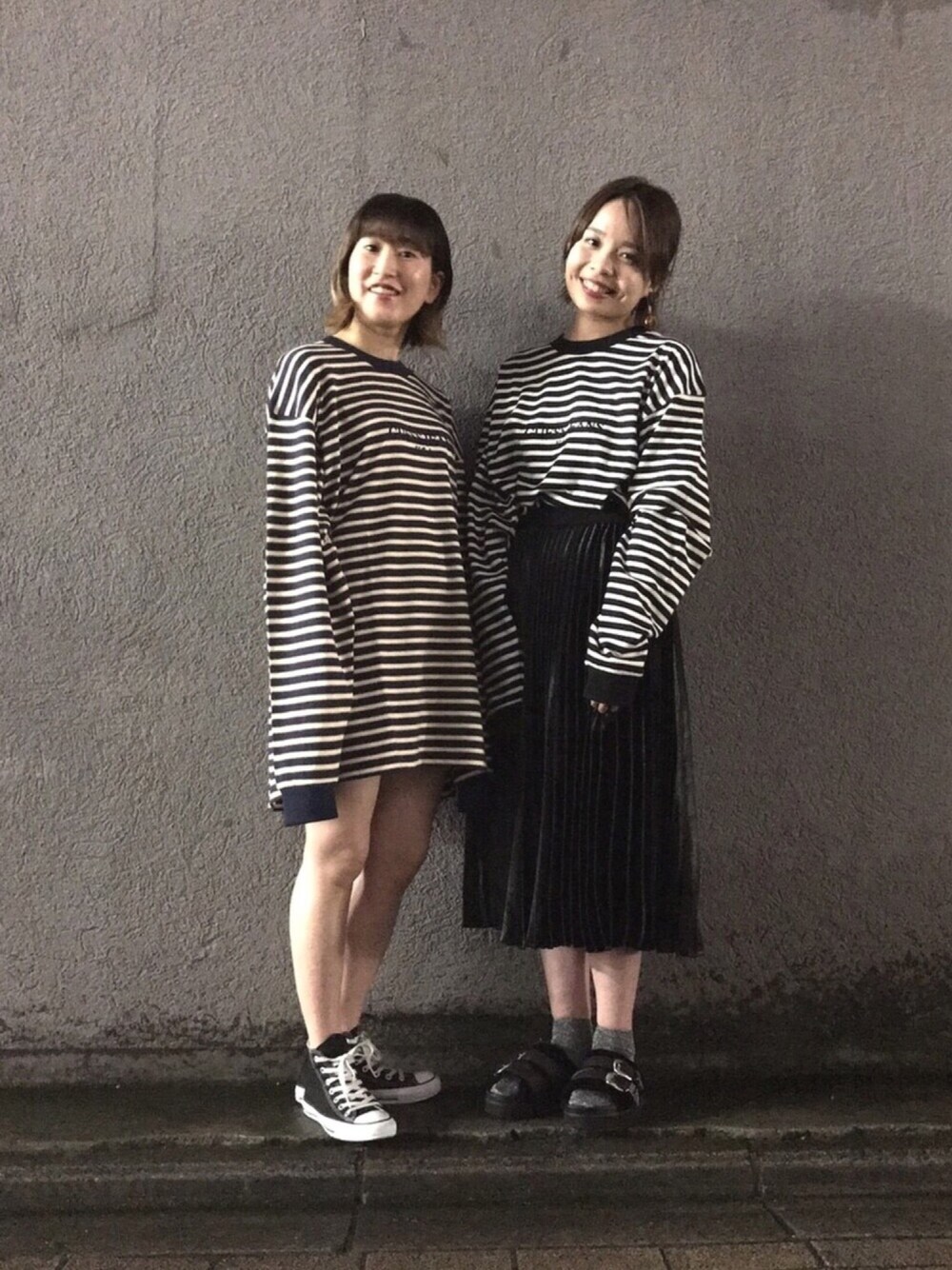 「モード、ブラック、WHO’S WHO gallery、スカート、ファーサンダル、guess、ボーダー、秋のコーデ、ootd」｜「WHO'S WHO galleryのWベルトファーサンダル（サンダル、ブラック系）」を使った、Sasahara Maikoさん（レディース・159cm）の秋コーディネートの1枚目の写真