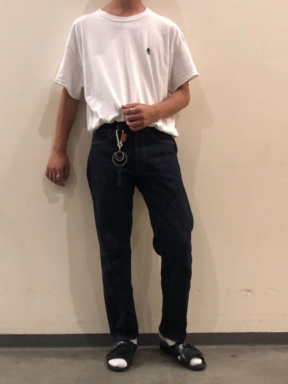「夏コーデ、カジュアル、デニムパンツ、白Tシャツ、Tシャツ、夏だ！Tシャツ着よう！、サンダル、サンダルに靴下、ANATOMICA、デニム」｜「ANATOMICAの【ANATOMICA】別注 618 MARILYN（デニムパンツ、ブルー系）」を使った、Nakaharaさん（メンズ・175cm）の夏コーディネートの1枚目の写真