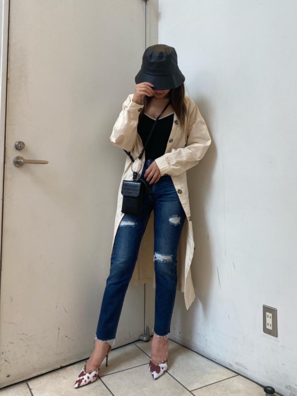 「パンプス、バケットハット、ミュール、秋コーデ、でにむ」｜「SPIRALGIRLのダメージスキニーデニムパンツ（デニムパンツ、ブルー系）」を使った、mayuさん（レディース・158cm）の秋コーディネートの1枚目の写真