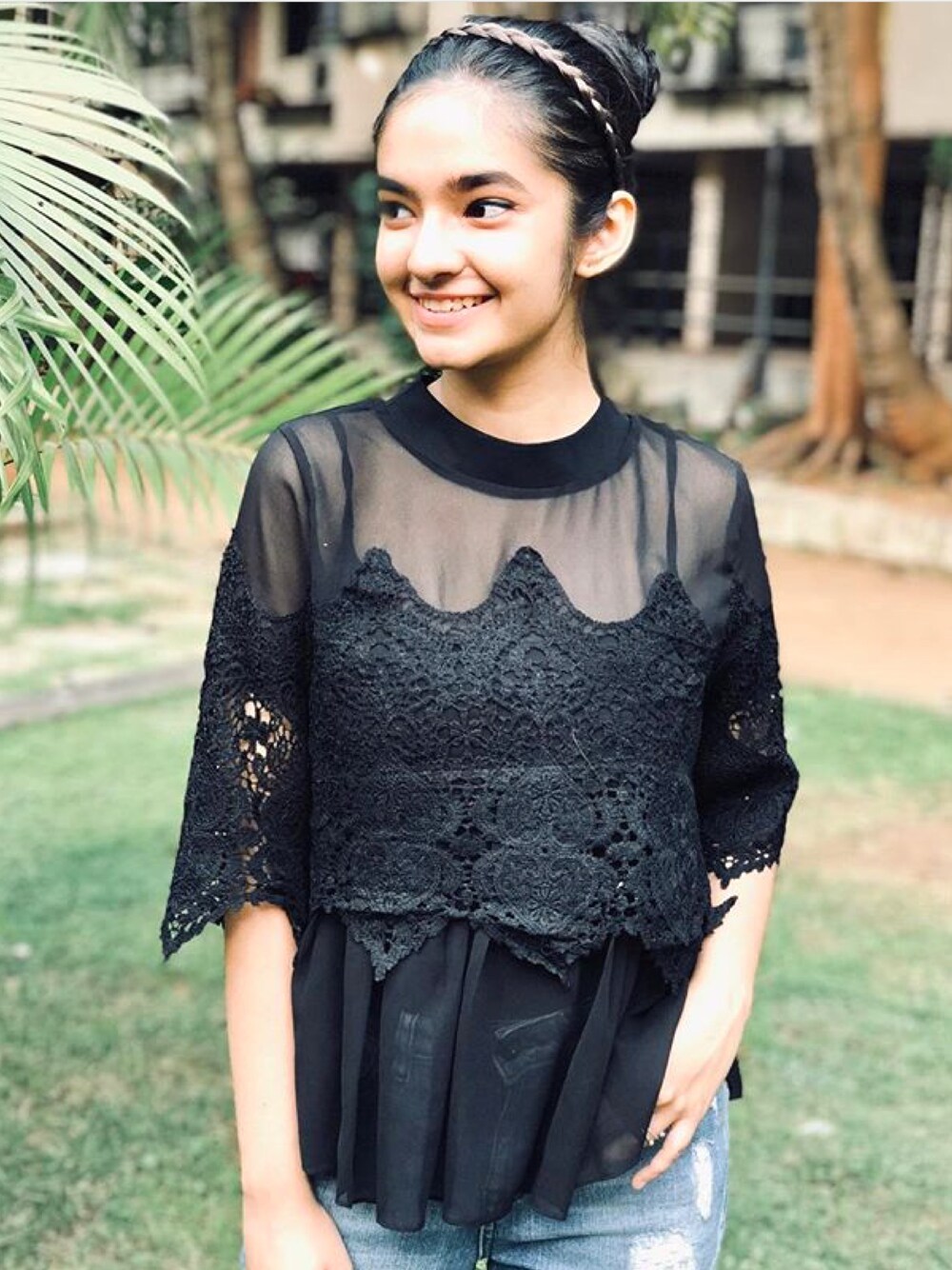 「H&Mのアイテム（その他トップス、ブラック系）」を使った、Anushka Senさん（レディース・169cm）の冬コーディネートの1枚目の写真