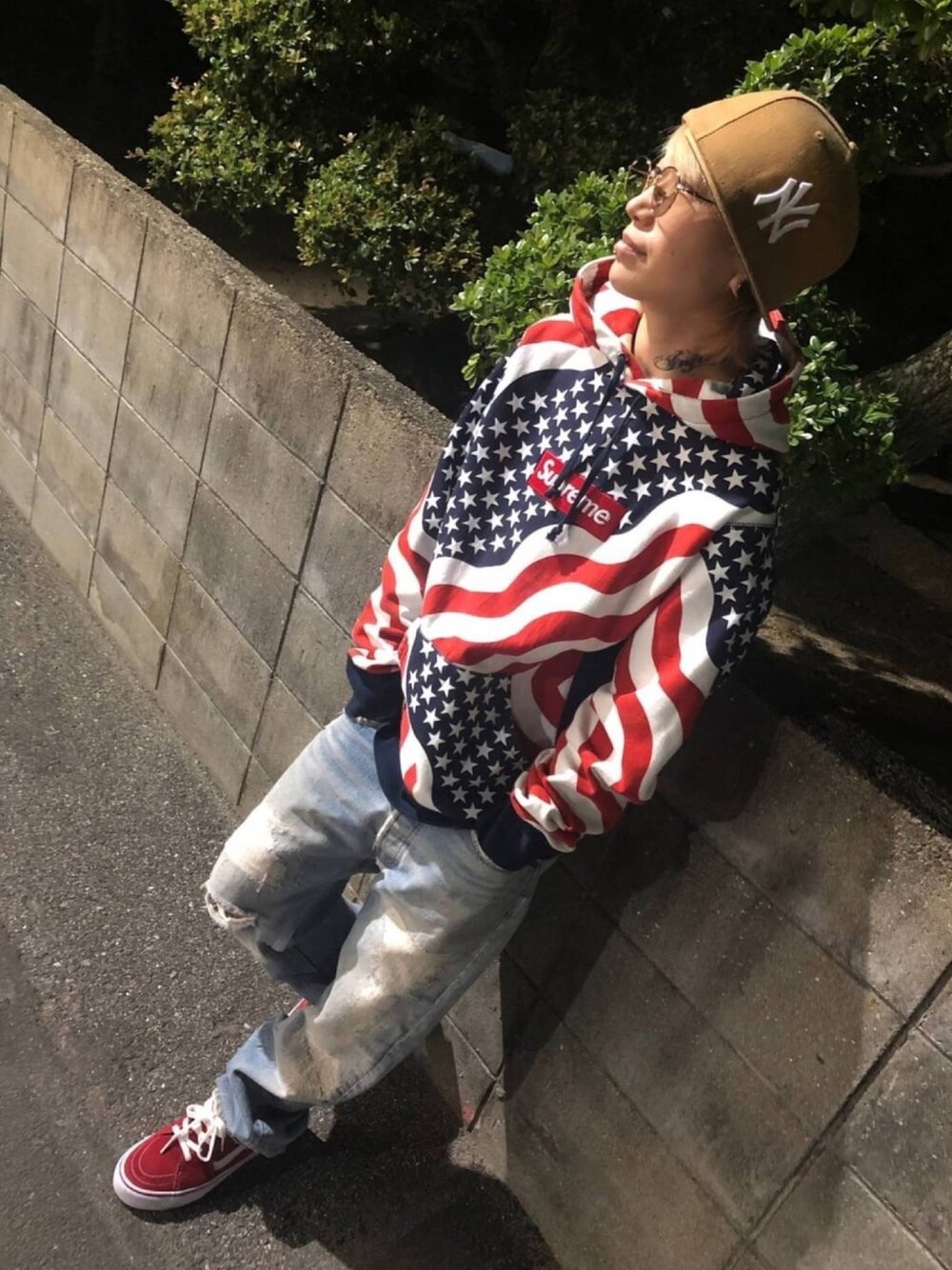 「supreme、パーカー、リーバイス、VANS、street、ストリート、streetstyle」｜「Supreme のアイテム（パーカー、その他）」を使った、lower   yukariさん（レディース・155cm）の冬コーディネートの1枚目の写真