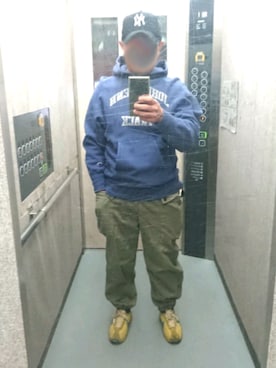 「チャンピオン パーカー」｜「アイテム（帽子）」を使った、エレベーター兄貴さん（メンズ・165cm）の冬コーディネート