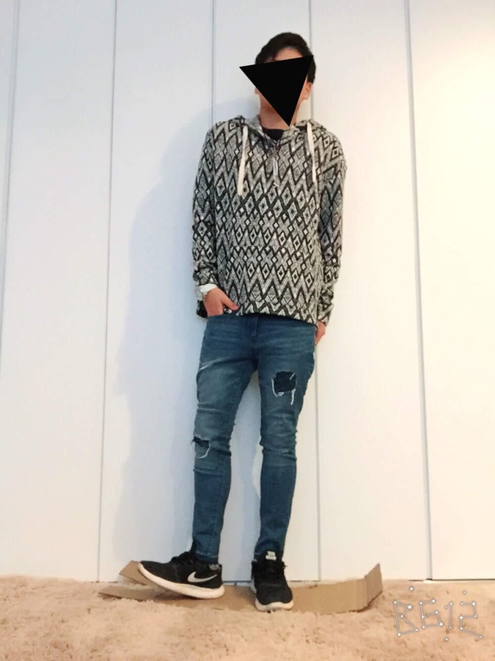 「カジュアル、NIKE、デニム、ゆるコーデ」｜「GUのアイテム（デニムパンツ、ブルー系）」を使った、aaさん（メンズ・170cm）の冬コーディネートの1枚目の写真
