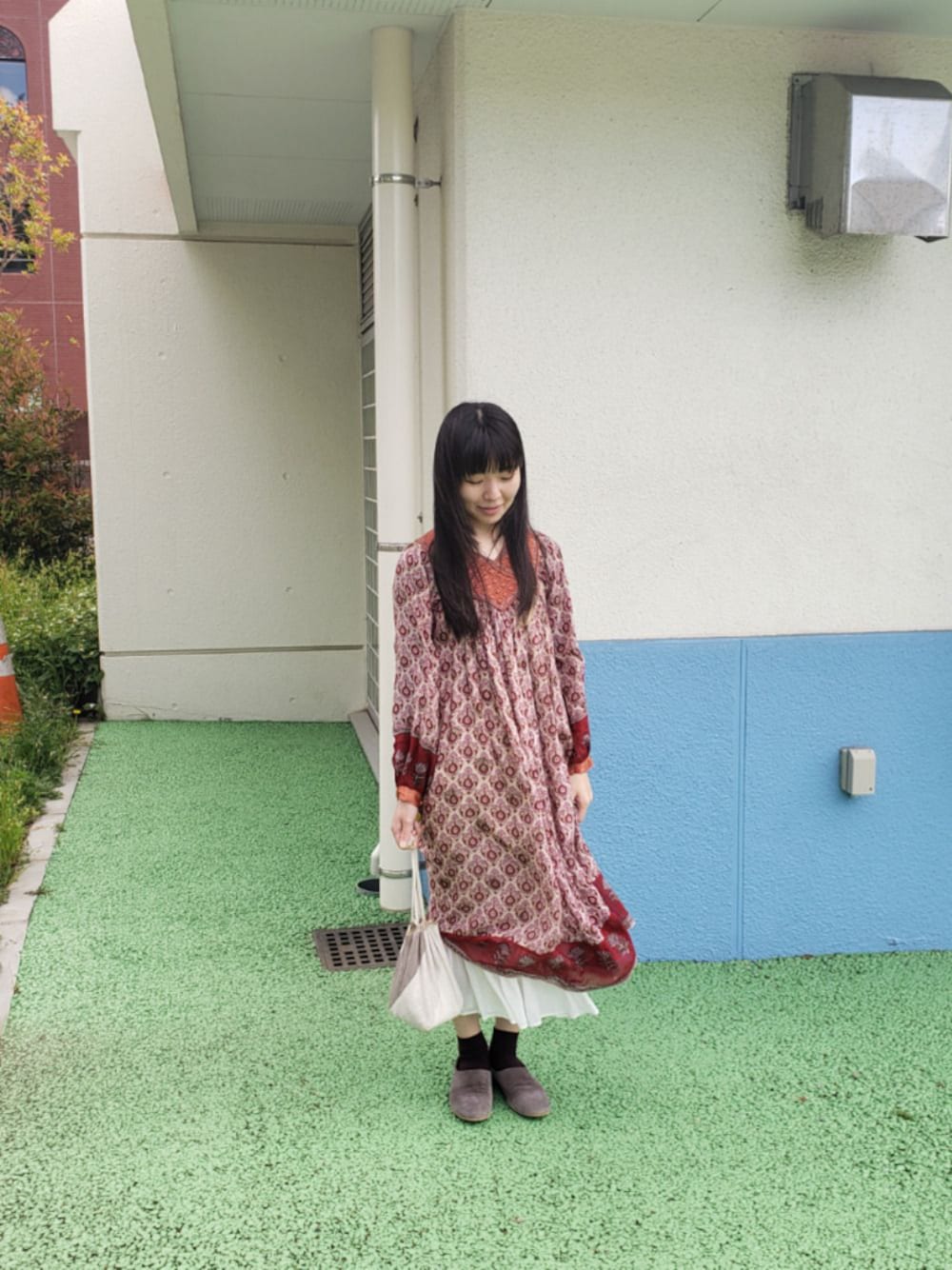 「インド綿、インド綿ワンピース、休日スタイル、休日コーデ、散歩」｜「Veritecoeurのエレファントパンツ ST-038 kibata（その他パンツ、ホワイト系）」を使った、あおいさん（レディース・159cm）の夏コーディネートの1枚目の写真