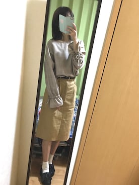 「GRL（グレイル）のタックナロースカート（スカート、ベージュ系）」を使った、みゃいさん（レディース・161cm）の秋コーディネート