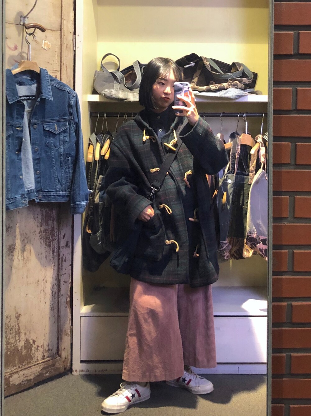 「VINTAGE、dufflecoat、gloverall、ビンテージ、アメカジ、服バカ、URBAN RESEARCH、widepants、corduroy pants、corduroy」｜「Gloverallのアイテム（ダッフルコート、その他）」を使った、Ansu🇰🇷さん（レディース・155cm）の春コーディネートの1枚目の写真