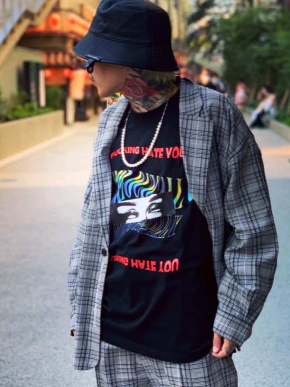「LEGENDA、秋のマイ旬スタイル、秋のコーデ、セットアップ、パールネックレス」｜「LEGENDAのFxxking Hate You Longsleeve T-shirt（Tシャツ/カットソー、ブラック系）」を使った、LEGENDA_TOKYOさん（メンズ・177cm）の秋コーディネートの1枚目の写真