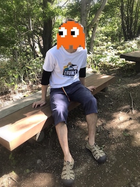 「CHUMS（チャムス）のアイテム（カーゴパンツ）」を使った、ベックマン さん（メンズ・175cm）の秋コーディネート