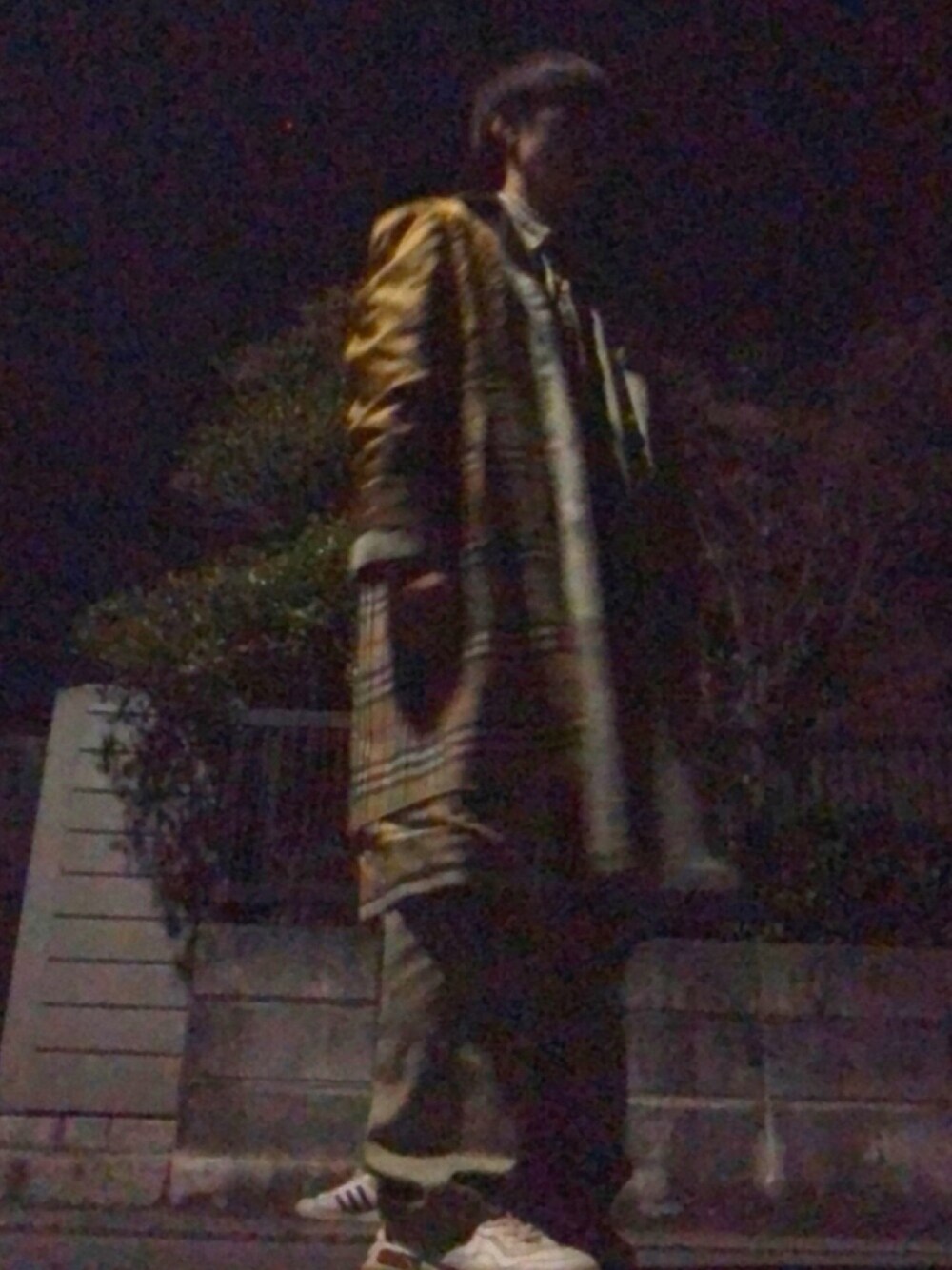 「お洒落さんとつながりたい、ビッグシルエット、GUCCI、Dior HOMME、Dior、ootd、古着、burberry、冬、古着MIX」｜「BURBERRYのアイテム（ステンカラーコート、その他）」を使った、前田 真於さん（メンズ・167cm）の冬コーディネートの1枚目の写真