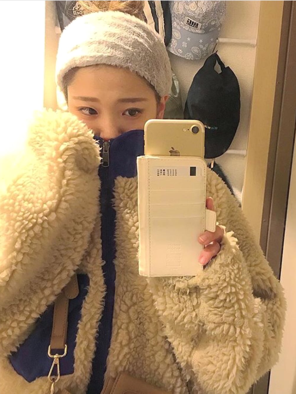 「パタゴニア、ゆるコーデ、レトロカーディガン、レトロX、patagonia、GU、お団子ヘアー、ヘアバンド、もこもこ」｜「GUのアイテム（ヘアバンド、グレー系）」を使った、nom.さん（レディース・154cm）の冬コーディネートの1枚目の写真