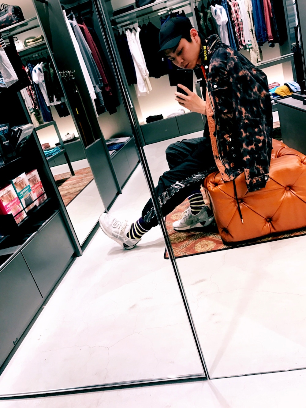 「DIESELのアイテム（ジャケット/アウター、ブラック系）」を使った、カドヤンさん（メンズ・177cm）の春コーディネートの1枚目の写真