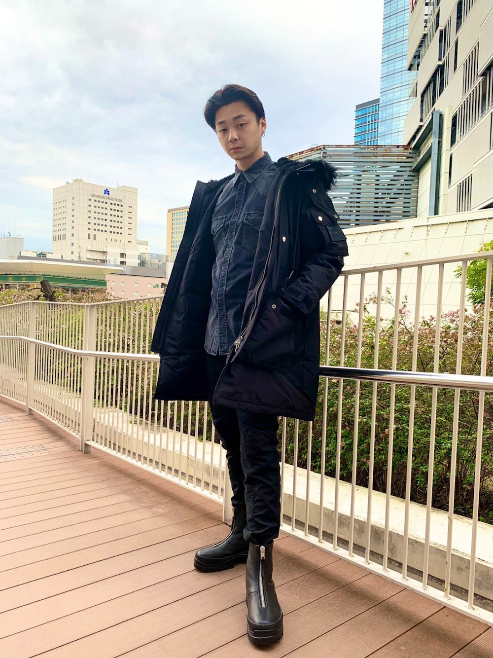 「ラゾーナ川崎、ディーゼル」｜「DIESELのアイテム（その他アウター、ブラック系）」を使った、カドヤンさん（メンズ・177cm）の冬コーディネートの1枚目の写真