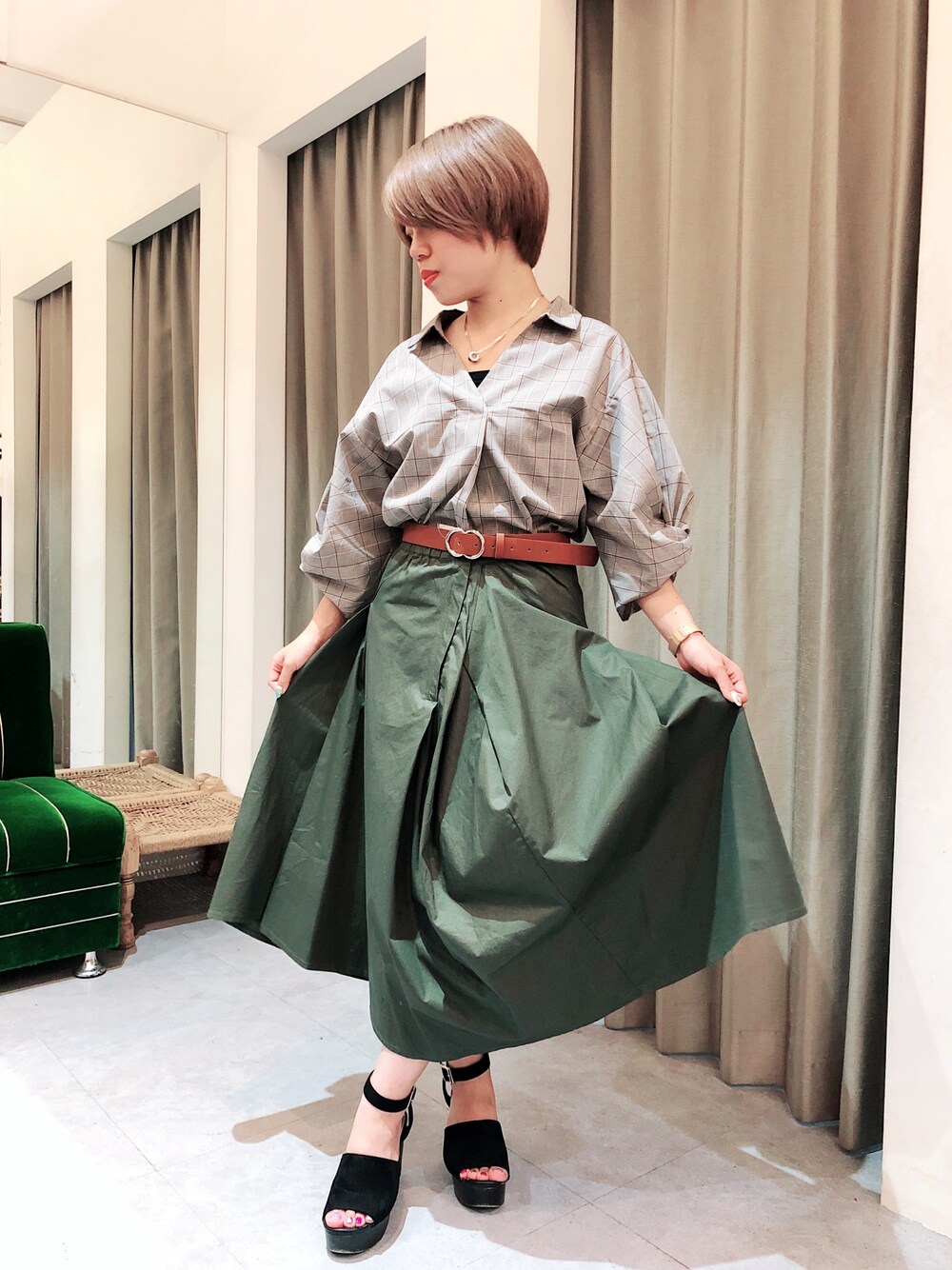 「HVC、SalaSally、シンプルコーデ、夏、カジュアルコーデ、秋のコーデ、キレイめ、グレンチェック、スキッパーシャツ、オトナカジュアル」｜「Sala Sallyのアイテム（スカート、グリーン系）」を使った、HVC武蔵小山店さん（レディース・149cm）の夏コーディネートの1枚目の写真