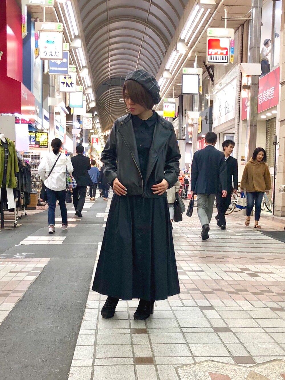 「HVC、GRANDGLOBAL、GGD、秋コーデ、オールブラック、ブラックコーデ、モード、シャツワンピ、ライダース、低身長」｜「GRAND GLOBALのGRAND GLOBAL / 合皮ライダースジャケット（ライダースジャケット、ブラック系）」を使った、HVC武蔵小山店さん（レディース・149cm）の秋コーディネートの1枚目の写真