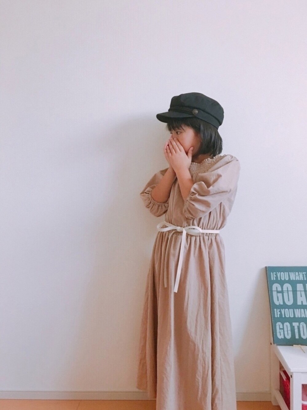 「秋のコーデ、キッズコーデ、おんなのこコーデ、おんなのこ、オフショル、秋コーデ、kids、シンプルコーデ、女の子コーデ、マリン」｜「petit mainのマリンキャップ（キャスケット、ブラック系）」を使った、ricoさん（キッズ・125cm）の秋コーディネートの1枚目の写真