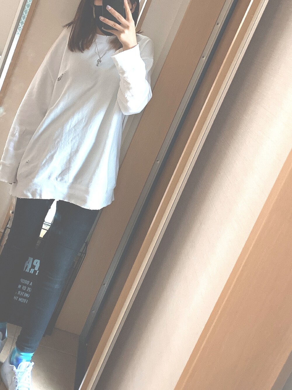 「シンプルコーデ、カジュアル、デニム、NIKE、春コーデ、休日スタイル、ootd、お洒落さんとつながりたい」｜「NIKEのアイテム（スニーカー、ホワイト系）」を使った、SAYAKAさん（レディース・168cm）の春コーディネートの1枚目の写真