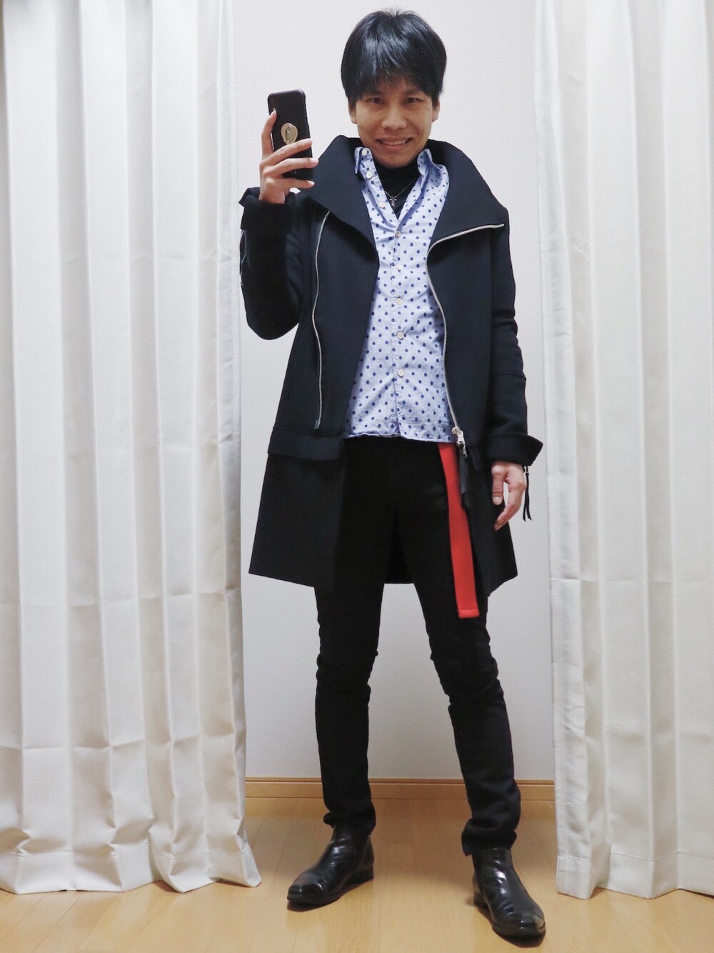 「おしゃれさんと繋がりたい、冬コーデ、オトナカジュアル、お洒落さんとつながりたい、ロングコート、instagramフォローお願いします、シンプルコーデ、ドット」｜「Paul Smithのアイテム（シャツ/ブラウス、ブルー系）」を使った、AVANT-GARDE KENTAさん（メンズ・174cm）の冬コーディネートの1枚目の写真