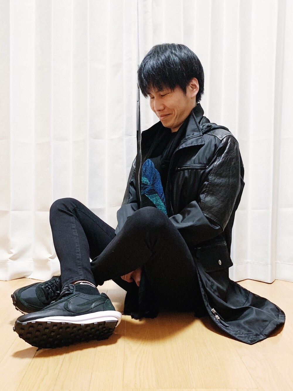 「ストリートMIX、サカイ、サカイナイキ、sacai、ブラックコーデ、ミリタリー、黒コーデ、オールブラック、ストリート、インスタフォローしてね！」｜「PRADAのアイテム（その他アウター、ブラック系）」を使った、AVANT-GARDE KENTAさん（メンズ・174cm）の冬コーディネートの1枚目の写真