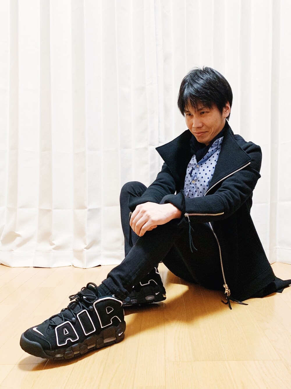 「黒スキニー、ロングコート、ブラック、スニーカー、モアテン、モアアップテンポ、インスタグラム、instagramフォローお願いします、シャツスタイル、黒」｜「NIKEのアイテム（スニーカー、ブラック系）」を使った、AVANT-GARDE KENTAさん（メンズ・174cm）の冬コーディネートの1枚目の写真