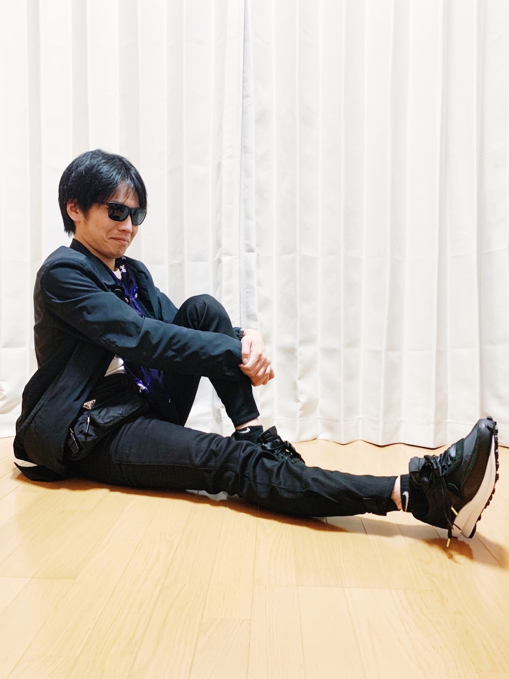 「春めきシューズ、ストリート、ハイブランド、プラダ、グッチ、サカイ、サカイナイキ、ナイキ、instagramフォローお願いします、インスタフォローしてね！」｜「PRADAのアイテム（ステンカラーコート、ブラック系）」を使った、AVANT-GARDE KENTAさん（メンズ・174cm）の春コーディネートの1枚目の写真