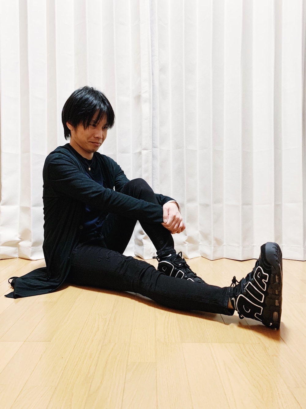 「オールブラック、シンプルコーデ、NIKE、おしゃれさんと繋がりたい、黒コーデ、ストリート、黒、モアテン、モアアップテンポ」｜「no brandのアイテム（ノーカラーコート、ブラック系）」を使った、AVANT-GARDE KENTAさん（メンズ・174cm）の春コーディネートの1枚目の写真